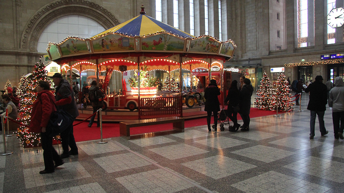 Weihnachts-Karussell in der Osthalle Leipziger Bahnhof
